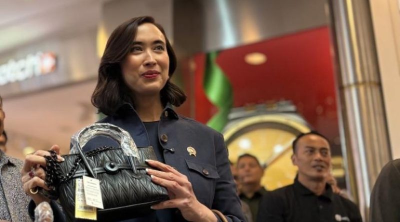 RI bertaruh pada penjualan liburan untuk meningkatkan pertumbuhan dengan kampanye belanja di mal nasional.