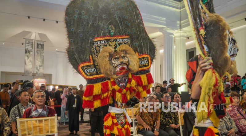 Pertunjukan seni Reyog di Museum Nasional, Jakarta Pusat, Selasa (2/12/2025) malam WIB.