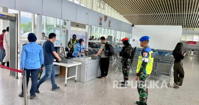 Aktivitas di Bandara Khusus IWIP, Weda Bay, Kabupaten Halmahera Tengah, Provinsi Maluku Utara. (ilustrasi)