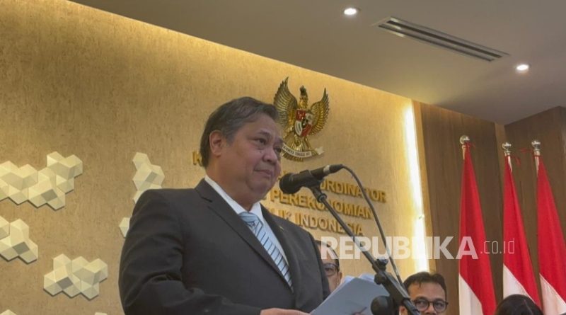 Menteri Koordinator Bidang Perekonomian Airlangga Hartarto menyampaikan Indonesia resmi memasuki fase tinjauan teknis dalam proses aksesi menjadi anggota penuh Organization for Economic Cooperation and Development (OECD) di Kantor Kemenko Bidang Perekonomian Jakarta, Kamis (11/12/2025).