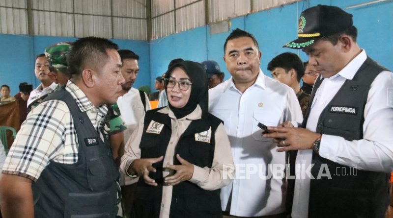 Anggota Komisi I DPRD Jabar dari Daerah Pemilihan IX (Kabupaten Karawang dan Purwakarta), Sri Rahayu Agustina meninjau Pilkades Serentak Digital di Karawang, Ahad (28/12/2025).