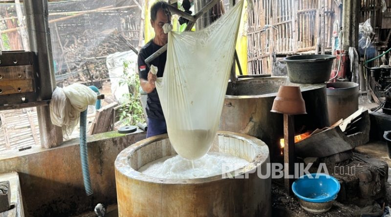 Menantu Nenek Sumarti berhenti melakukan judi online karena sibuk membantu program MBG.
