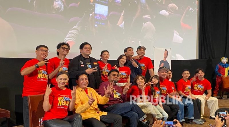 Para filmmaker dan pemain film drama komedi Modual Nekad dalam konferensi pers di Epicentrum, Jakarta, Senin (22/12/2025).