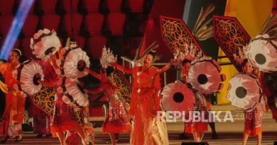 Penari Malaysia beraksi dalam upacara penutupan SEA Games 2025 Thailand di Bangkok, Sabtu (20/12/2025).