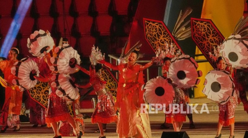 Penari Malaysia beraksi dalam upacara penutupan SEA Games 2025 Thailand di Bangkok, Sabtu (20/12/2025).