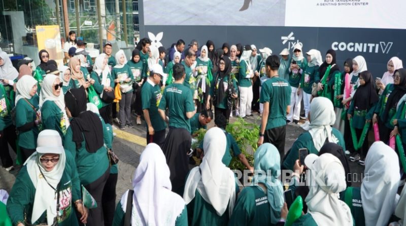 Pimpinan Pusat Ikatan Sarjana Nahdlatul Ulama (PP ISNU) menggelar kegiatan Fun Walk yang diikuti ribuan peserta di kawasan Vilo Gelato, Stasiun BNI City, Jakarta, Ahad (21/12/2025).