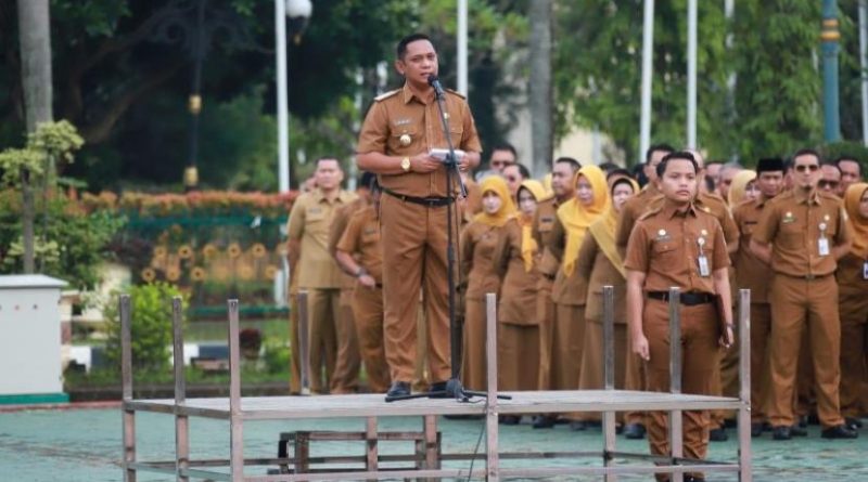 Bupati minta ASN Pemkab Bekasi tingkatkan disiplin dan etos kerja.