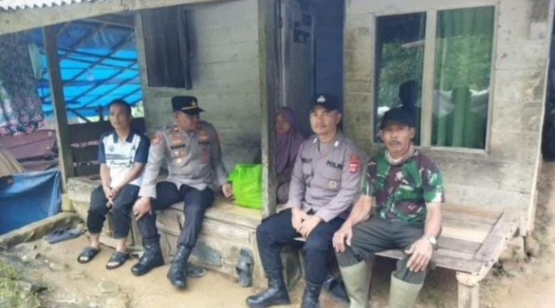 Polres Lebak salurkan bantuan sembako kepada korban bencana alam.