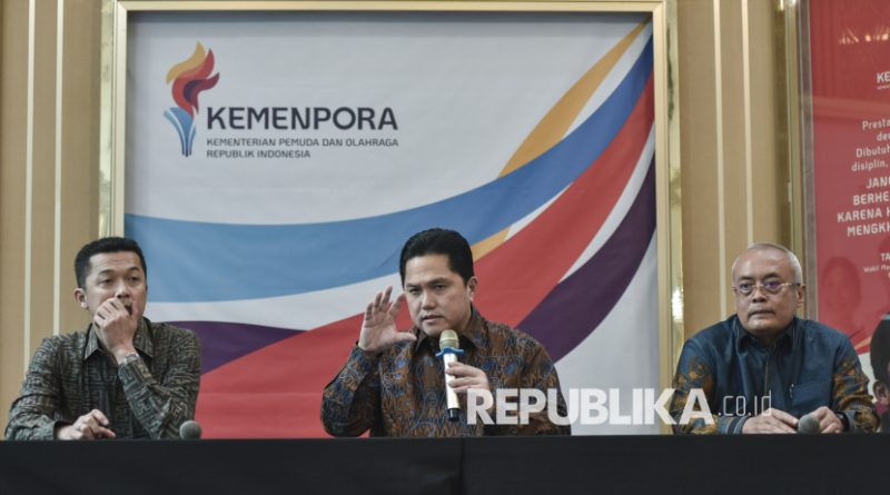 Sekretaris Kemenpora RI Gunawan Suswantoro (kanan) menjadi ketua panitia seleksi (pansel) terbuka Jabatan Pimpinan Tinggi (JPT) Madya untuk posisi Deputi Bidang Pengembangan Industri Olahraga.