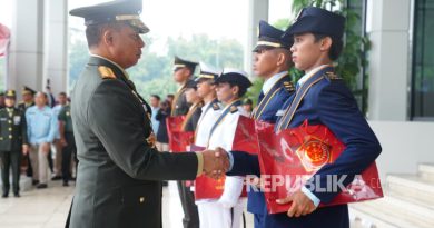 Panglima Tentara Nasional Indonesia (TNI) Jenderal Agus Subiyanto melantik 260 Perwira Prajurit Karier (Pa PK) TNI Program Khusus (Progsus) tahun anggaran 2026 di Lapangan Prima Mabes TNI, Cilangkap, Jakarta Timur, Kamis (29/1/2026).