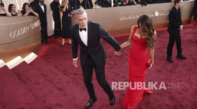 Aktor AS George Clooney (kiri) dan istrinya, pengacara Inggris-Prancis Amal Clooney, tiba untuk upacara Penghargaan Golden Globe ke-83 di Hotel Beverly Hilton di Beverly Hills, California, AS, 11 Januari 2026. Penghargaan Golden Globe mengakui prestasi luar biasa dalam industri film dan televisi global.
