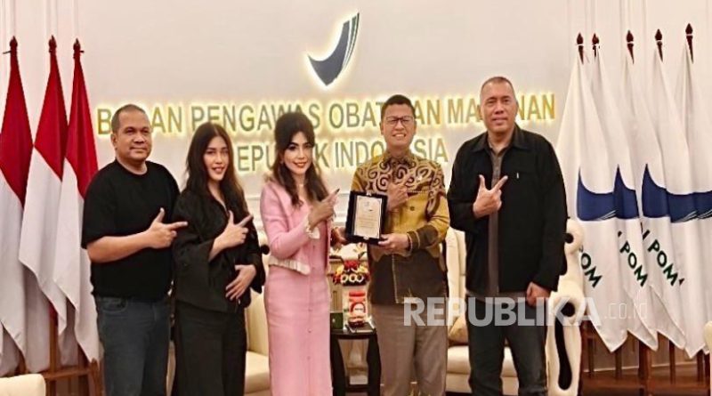 Debby Vinski bersama BPOM