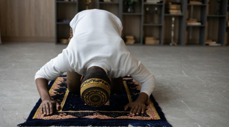 ILUSTRASI Muslim bernazar atau mengucapkan nazar.