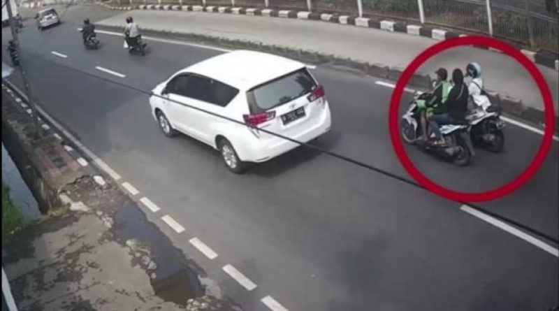 Pelaku pejambretan di jalan raya terpantau CCTV (Ilustrasi)