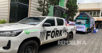 We The Fork Bandung mengaamanatkan dana Rp 300 juta ke Sinergi Foundation untuk bantuan kemanusiaan korban banjir Sumatra.