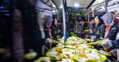 Berburu Berkah Ramadhan, 400 Porsi Makanan Buka Puasa Gratis Hadir untuk Jamaah di Bandung